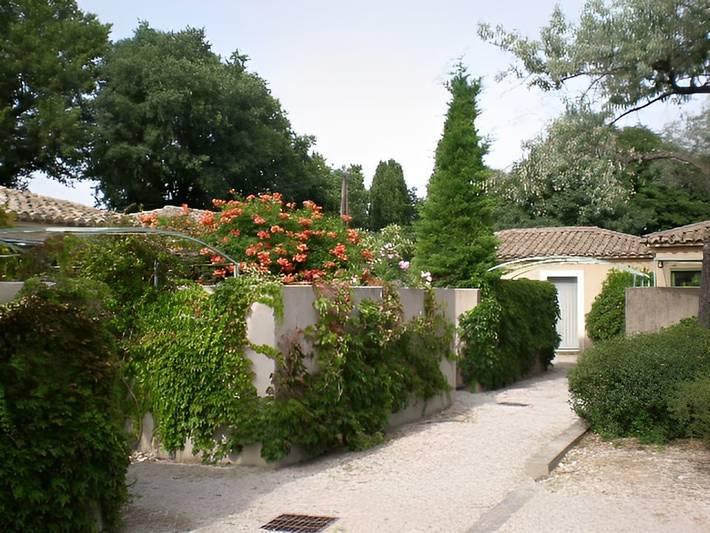 Gîte pour 4 personnes, avec jardin ainsi que piscine et terrasse à Saint-Rémy-de-Provence - 2