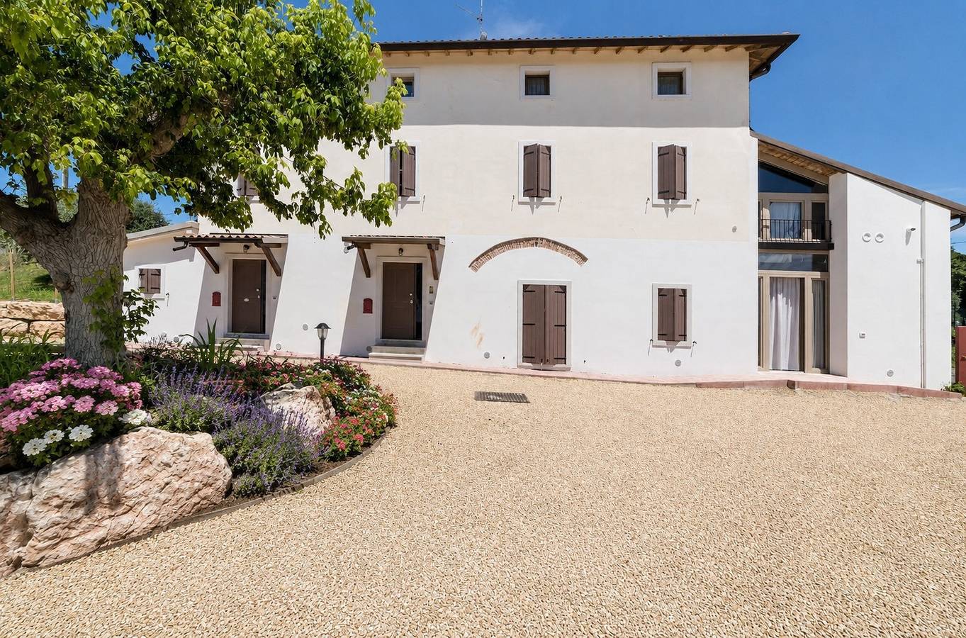 Appartamento intero, Appartamento 'Casale Dei Sogni Intera Villa Privata' con Terrazza Privata, Wi-Fi e Aria Condizionata in Cavaion Veronese, Prealpi Gardesane