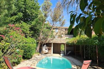 Location de vacances pour 7 personnes, avec jardin ainsi que piscine et balcon à Fontcouverte