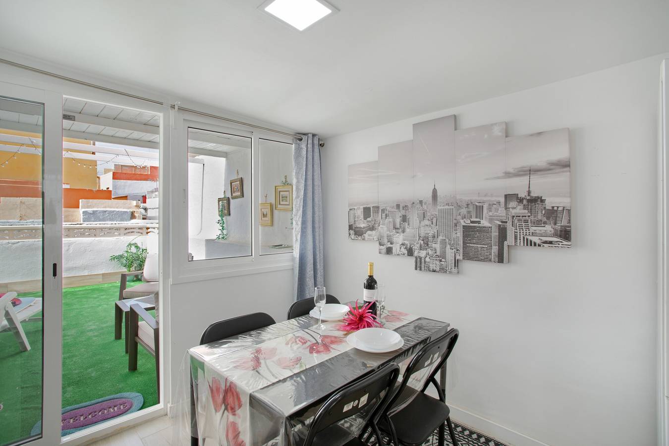 Apartamento entero, Apartamento de vacaciones 'Villa Monica' con vistas al mar, terraza privada y Wi-Fi in Agüimes, Gran Canaria Este