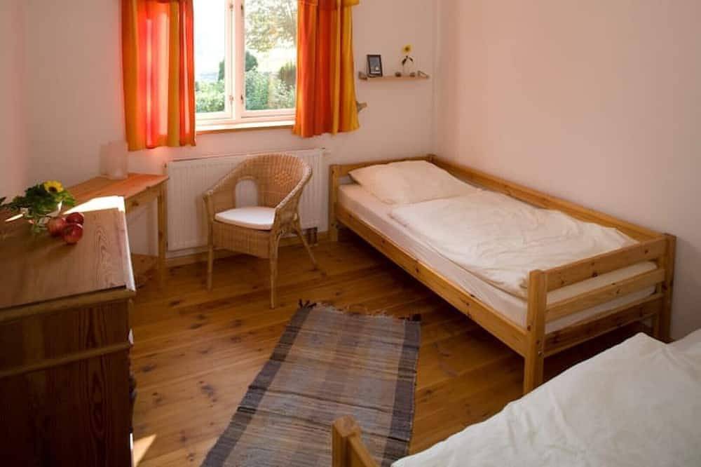 Ein Haus mit Garten am Meer in Steinberghaff, Steinberg