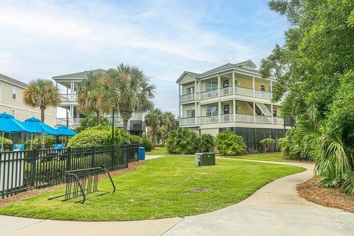 Vacation rental for 4 people, with terrace and hot tub as well as pool in Edisto Beach