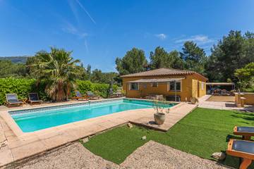 Ferienhaus für 10 Personen, mit Garten und Pool, kinderfreundlich in Toulon