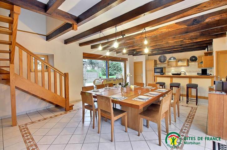 Gîte pour 10 personnes, avec jardin et piscine ainsi que terrasse et jacuzzi à Merlevenez - 4