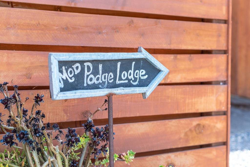 Mod Podge Lodge - Cottage an einer Straße am Highway 116 in der Nähe von Kaffee, Weingütern usw. in California North Coast