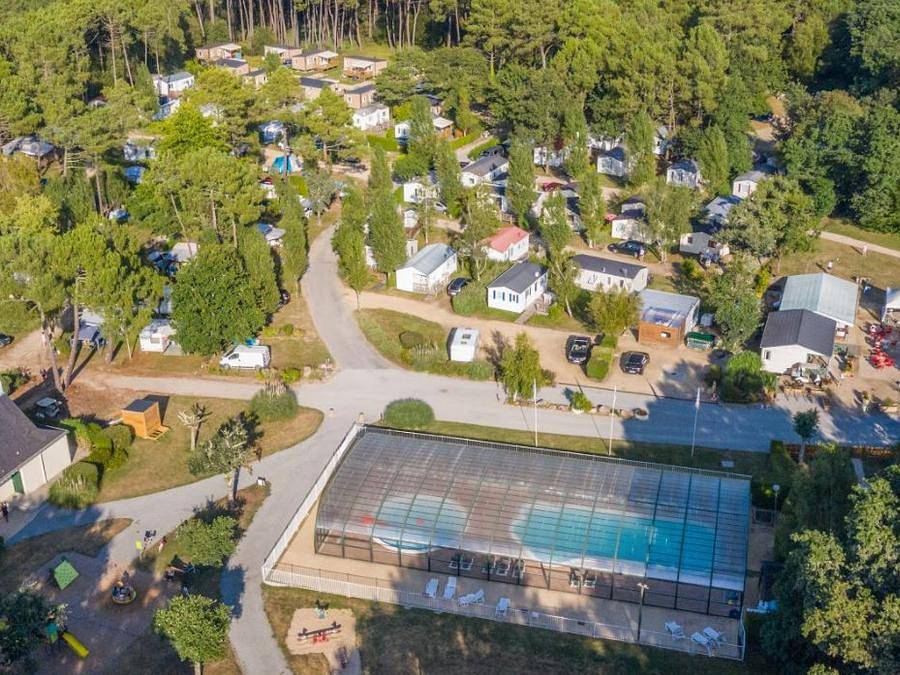 Camping Le Saint Laurent - Mobile home 4 persons - Comfort mobile home - 29m² - 2 bedrooms - semi-covered terrace in Golf Saint-Laurent, Ploemel