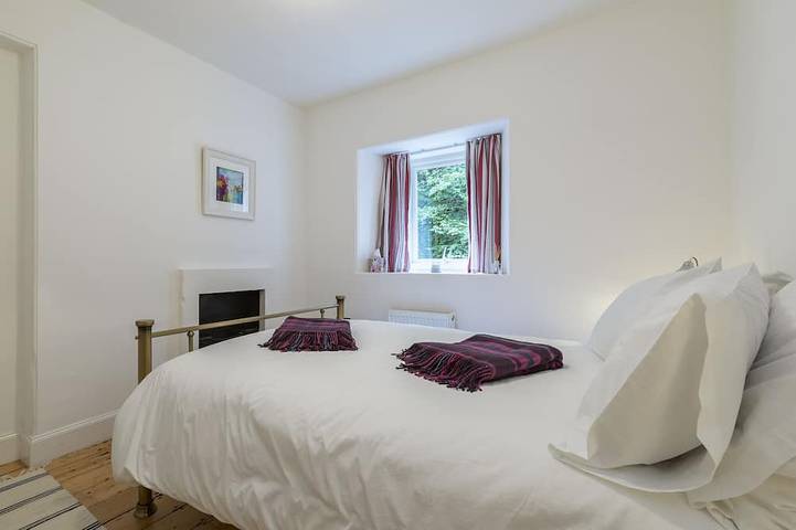 A charming 2 bed cottage in the heart of the popular borders village of Melrose. in Melrose, Scottish Borders