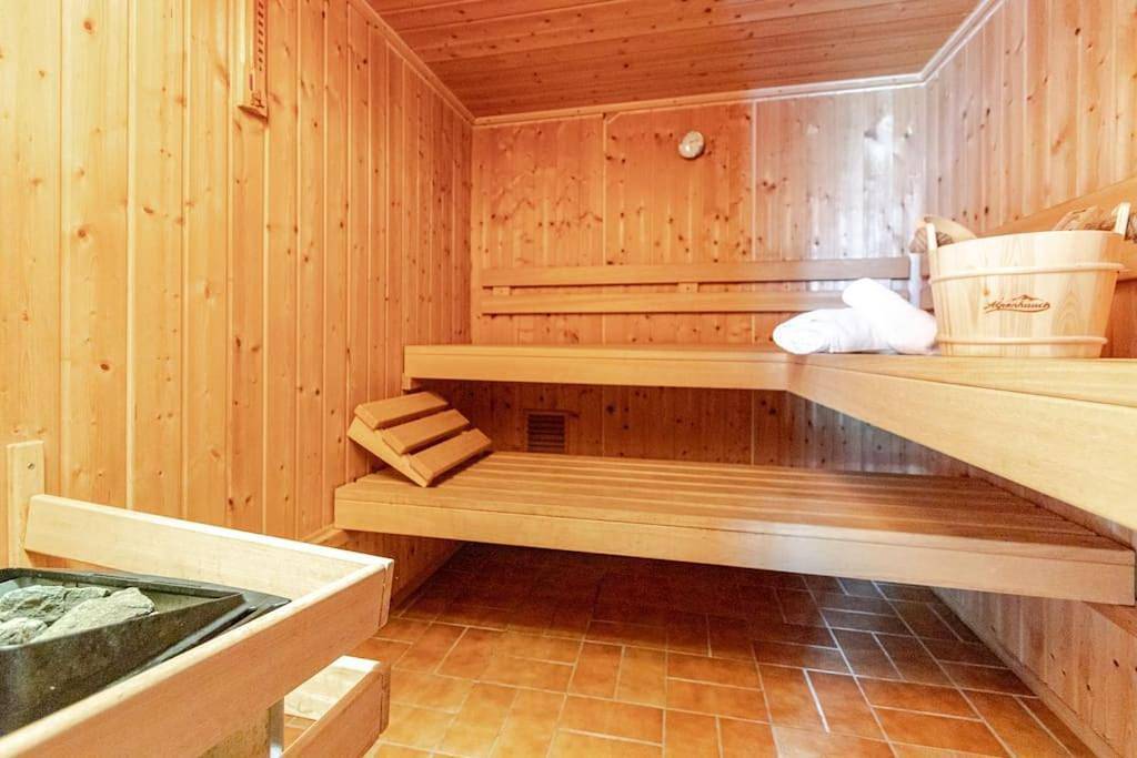 Townhaus-Rhens 8 Schlafzimmer, Sauna, Weinkeller, Fotostudio, Hunde willkommen in Rhens, Osteifel