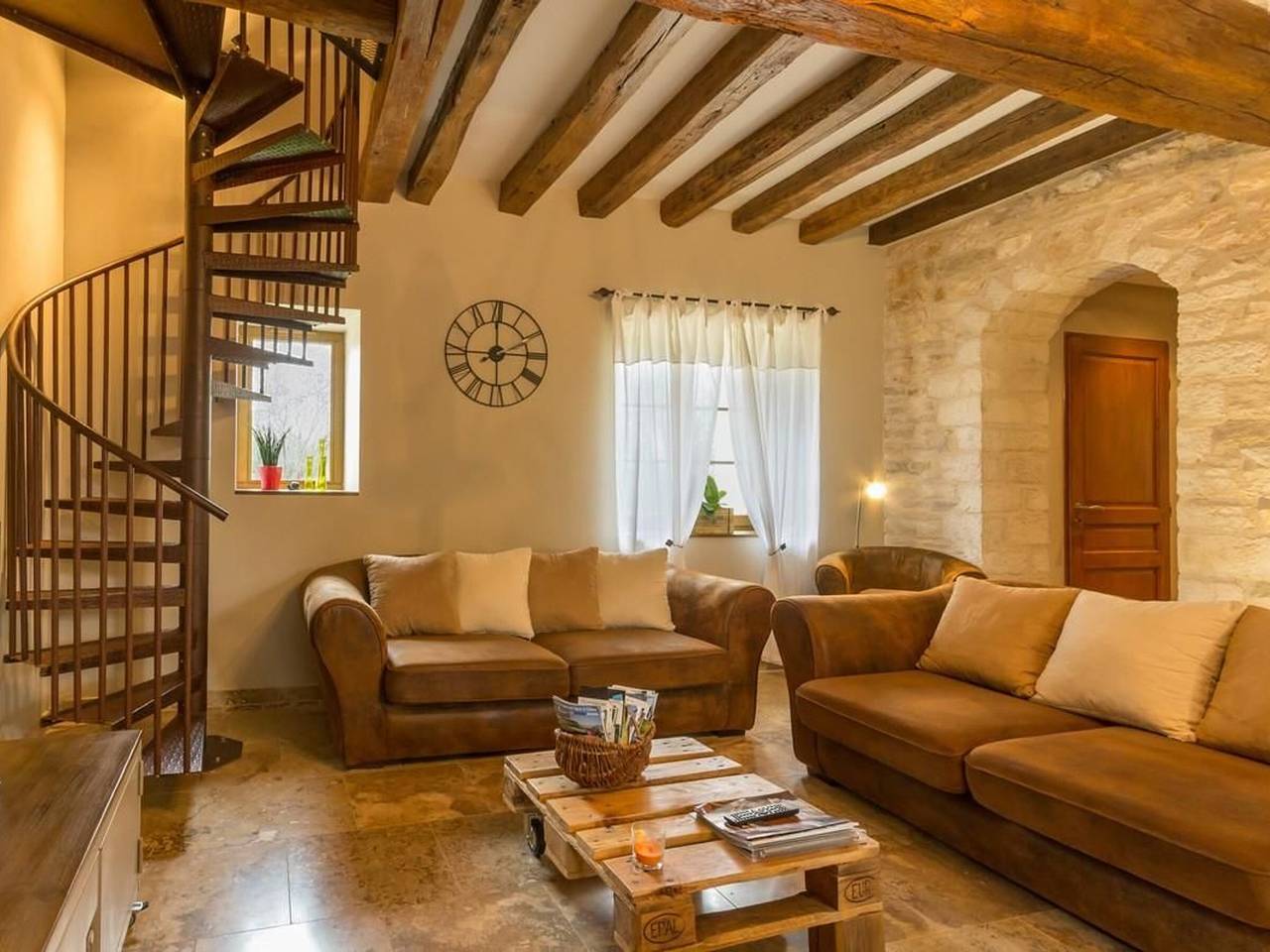 Charmantes Steinhaus mit Terrasse und Parkplatz nahe Cîteaux in Gerland, Beaune und Umgebung