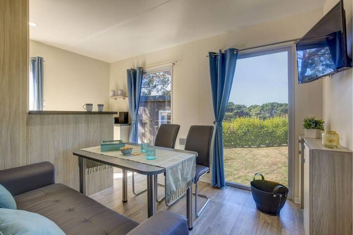 Camping pour 2 personnes, avec terrasse ainsi que piscine et jardin, adapté aux familles dans Côte de Granit Rose - 4