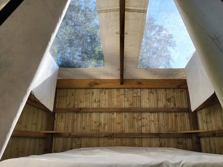 Camping du Bois de Beaumard - Tienda de lona y madera 2 personas - Cabane Etoilée - 4,5 m² - Sin instalaciones sanitarias - Electricidad no incluida in Pontchâteau, Region de Saint-Nazaire