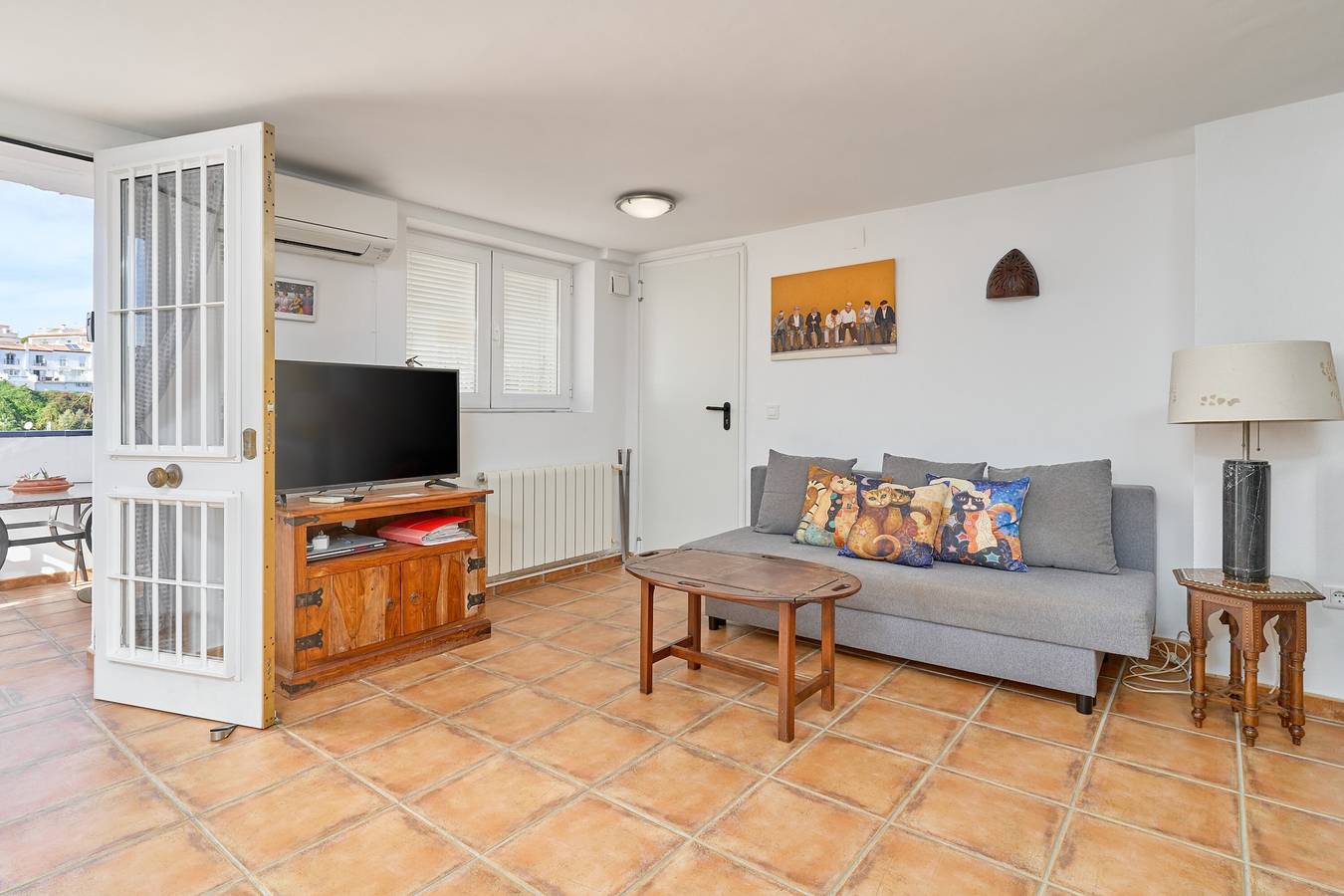 Apartamento inteiro, Apartamento 'Studio Litoral' com vista mar, Wi-Fi e ar condicionado in Playa de Burriana, Nerja