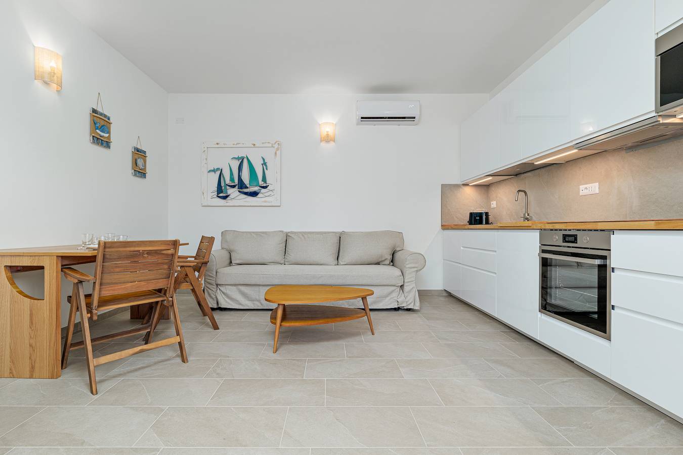 Appartamento intero, 'Casa Bella' con terrazza, aria condizionta, Wi-Fi, Tv parcheggio sul posto in Golfo Aranci, Costa Smeralda