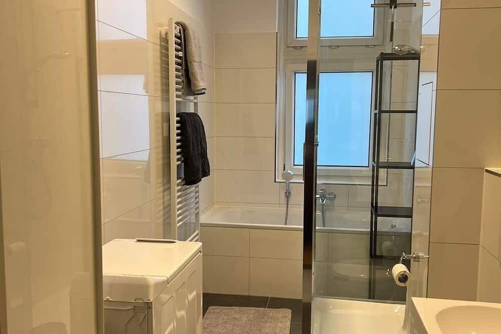 Ganze Wohnung, Neue, sanierte, modernisierte /komplett möblierte Wohnung Charlottenburg/ Berlin in Spandau, Berlin