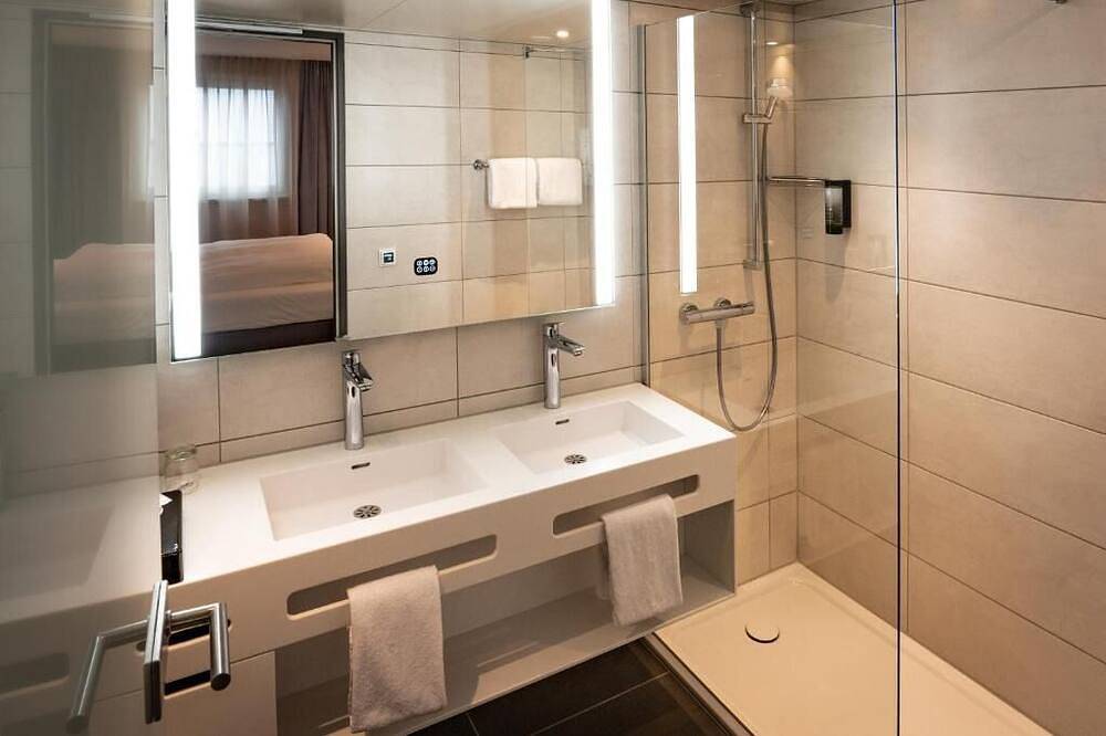 Clean & Inviting Room Near Solitude Castle & Porsche Museum — Pets Allowed in Korntal-Münchingen, Landkreis Ludwigsburg