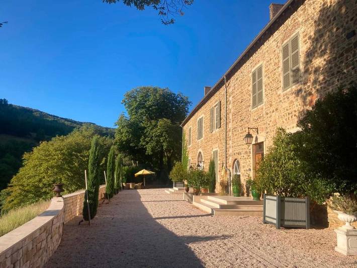 Location de vacances pour 2 personnes, avec Terrasse ainsi que Jardin et Vue à Marchampt