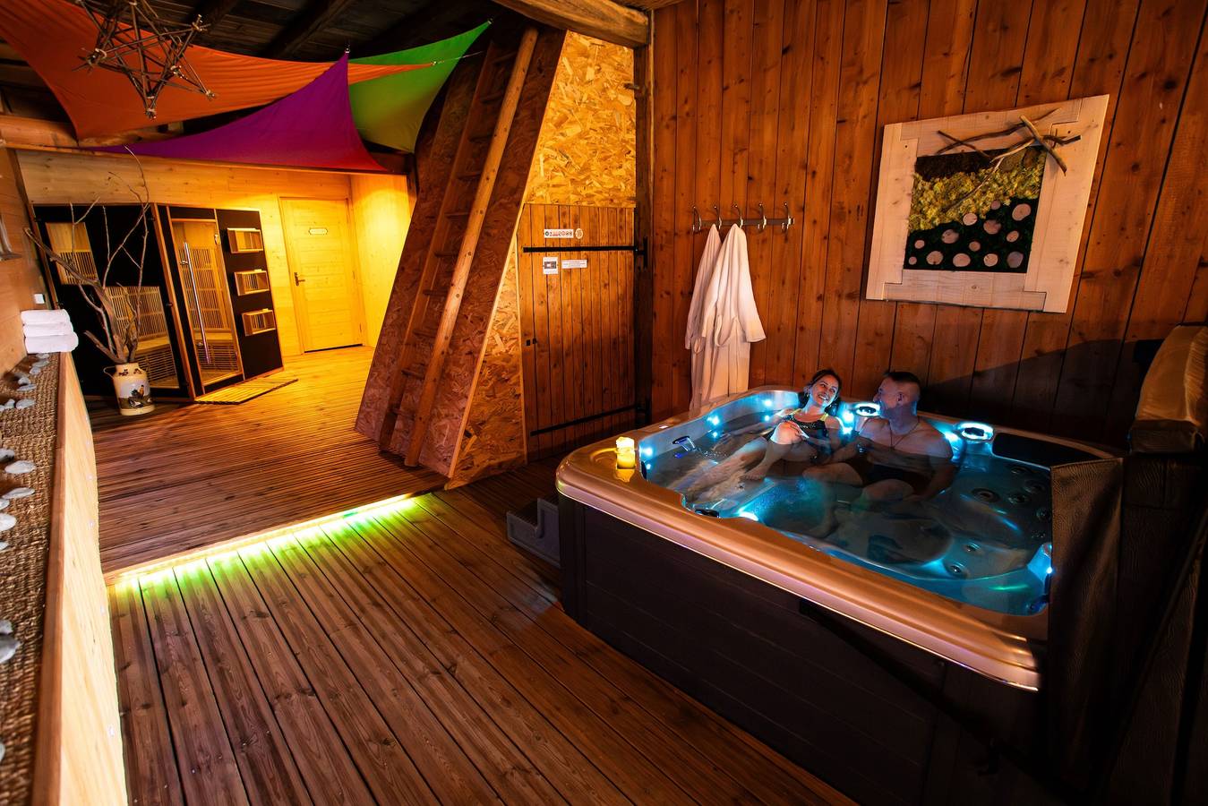 Chambre d'hôtes « Épinette » avec terrasse commune, jardin commun et jacuzzi non privatif in Vellerot-lès-Vercel, Jura Francais
