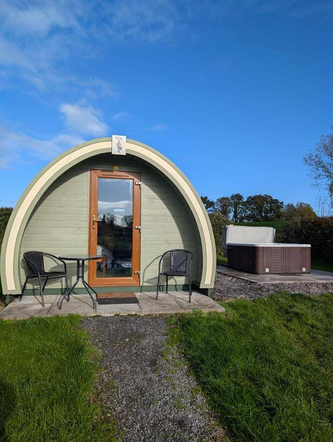 Camping for 4 people, with garden and view, with pets in Northern Ireland