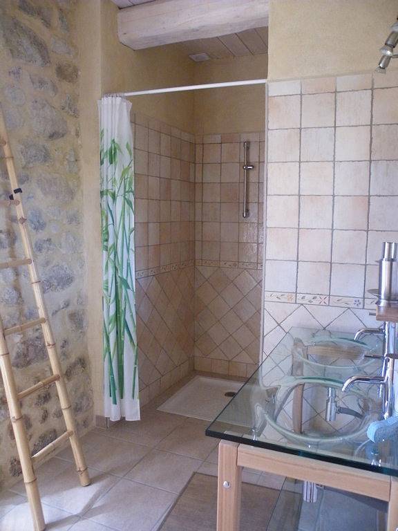 Gîte pour 7 personnes, avec jardin ainsi que piscine et terrasse, animaux acceptés à Rosières (Ardèche) - 3