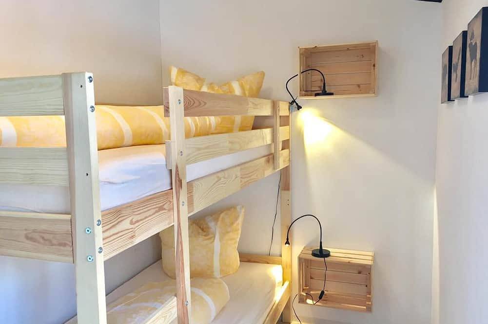 Ganze Wohnung, Ferienwohnung (55qm) für 4 Personen mit Balkon und Wintergarten in Fladungen, Rhön-Bayern