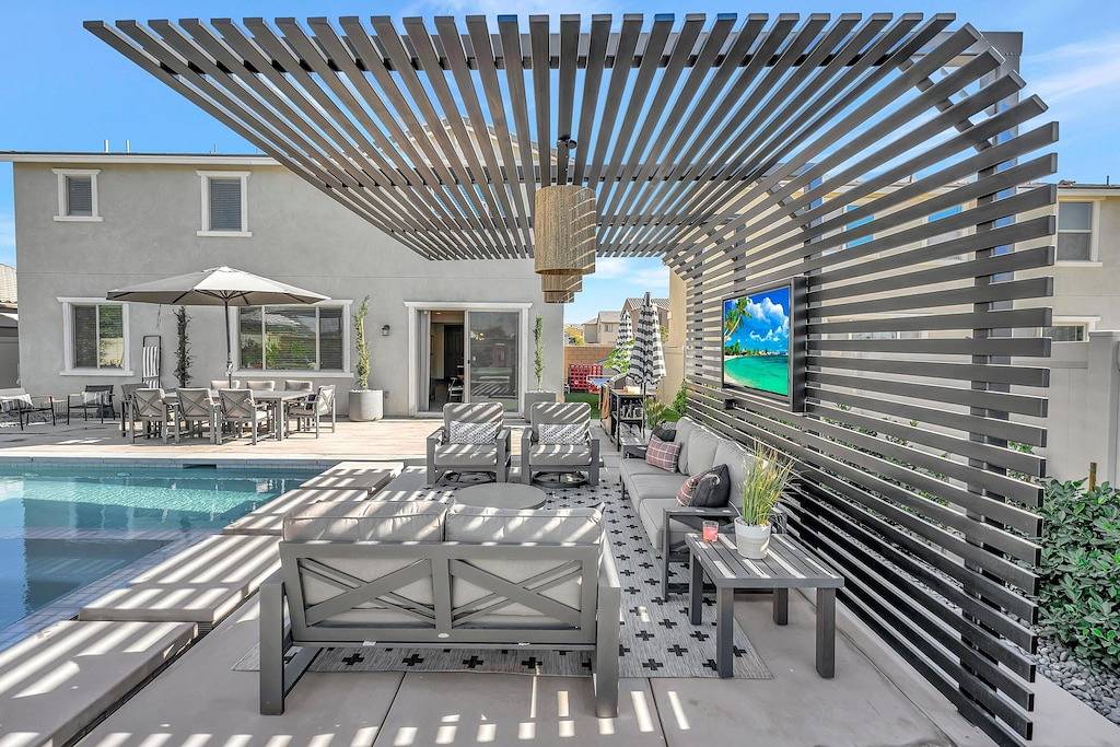 Smooth Giant - Deluxe show stopper Wow factor, unbelievable pool and backyard! in Coachella, Coachella Valley