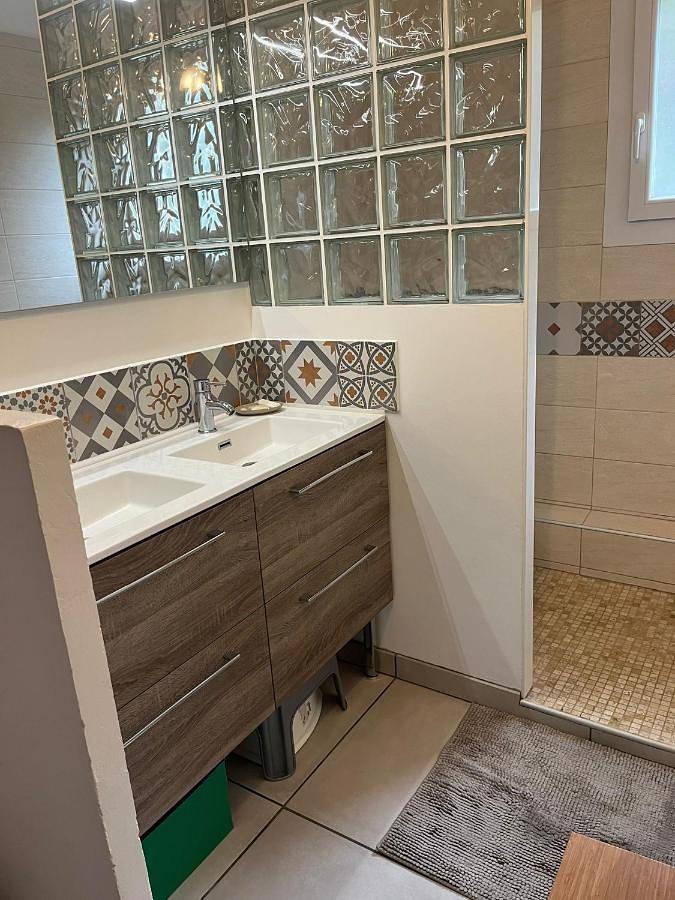 Double Room with Shared Bathroom in Saint-Médard-en-Jalles, Région de Bordeaux