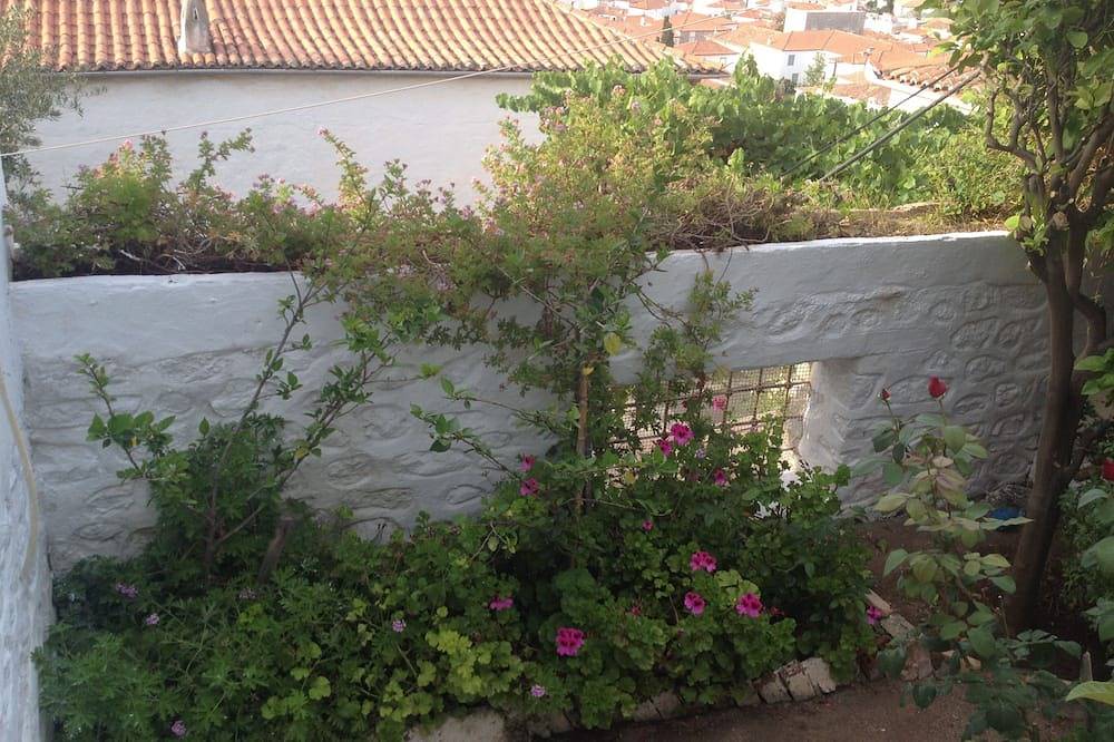 Hydra studio house with amazing harbour views in Hydra