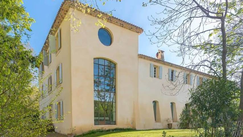 Holiday apartment for 17 people, with pool in Aix-en-Provence