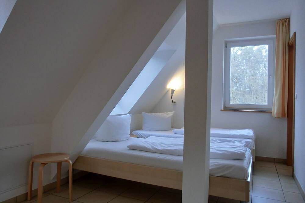 Ganze Wohnung, 2-Zimmer-Ferienwohnung für 4 Personen im 1. Obergeschoss -mit Wlan - Nh in Ribnitz-Damgarten, Rostock und Umgebung