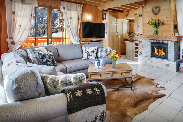 Ski chalet & apartment for 10, cosy fireplace & great skiing - Ovo Network in Manigod, Región de Annecy