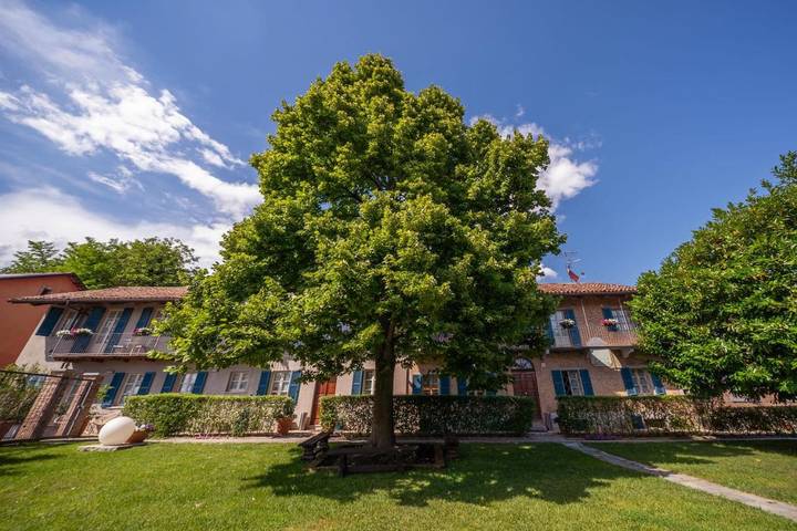 B&b voor 2 personen, with sauna and tuin as well as zwembad and uitzicht in Piëmont