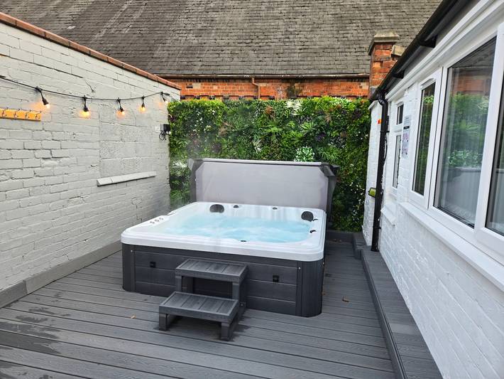 Holiday letting for 2 people, with terrace and hot tub in East Midlands