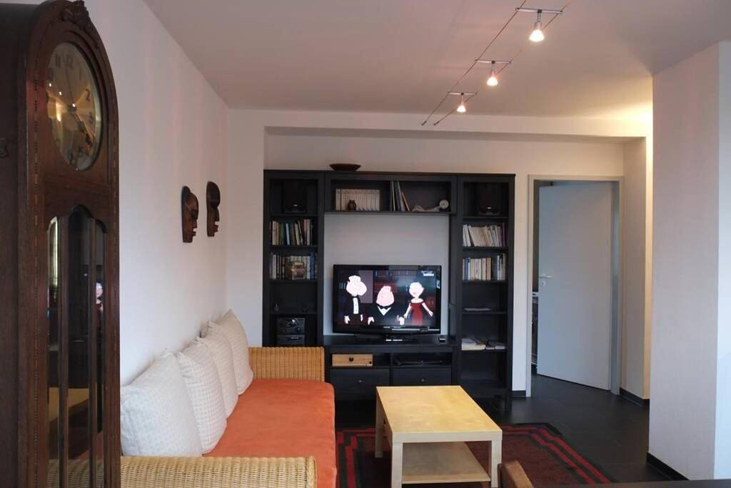 Ganze Wohnung, Two-Bedroom Apartment in Rodenkirchen, Köln