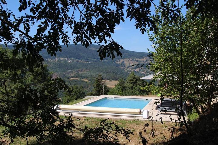 Location de vacances pour 17 personnes, avec piscine ainsi que vue et terrasse à Burdignes - 3