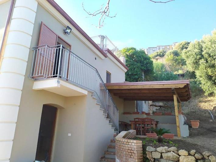 Casa vacanza per 2 persone, con terrazza e panorama nonché giardino, con animali domestici in Nicotera