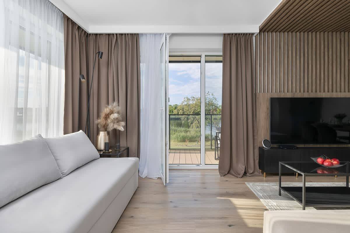 Ganze Wohnung, Spacious Apartment with River View | Pool & Spa, Parking in Dziwnów, Baltic Sea Pomerania