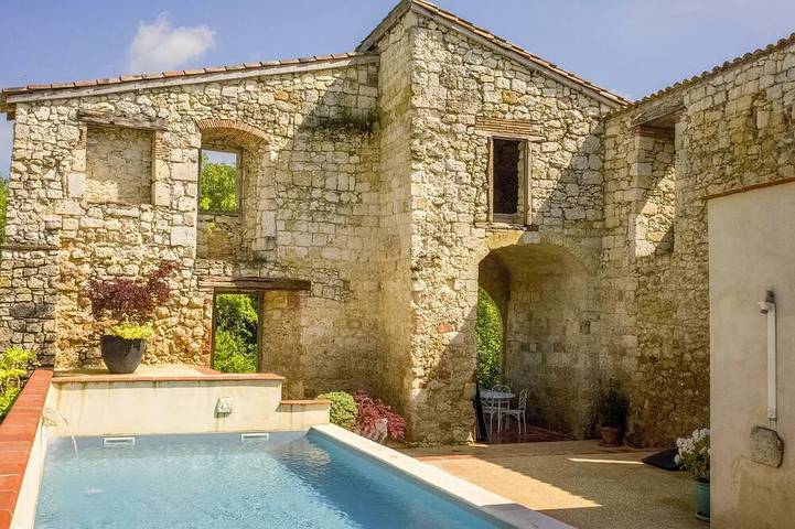 Location de vacances pour 15 personnes, avec jacuzzi et jardin, animaux acceptés à Maubec (Tarn-et-Garonne)