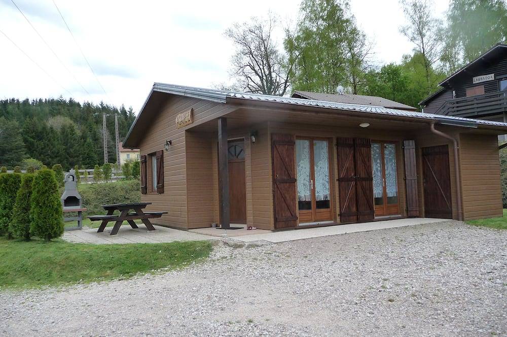 Leuk klein chalet aan de voet van de Ballon d'Alsace dicht bij alle winkels in Saint-Maurice-sur-Moselle, Épinal en omgeving