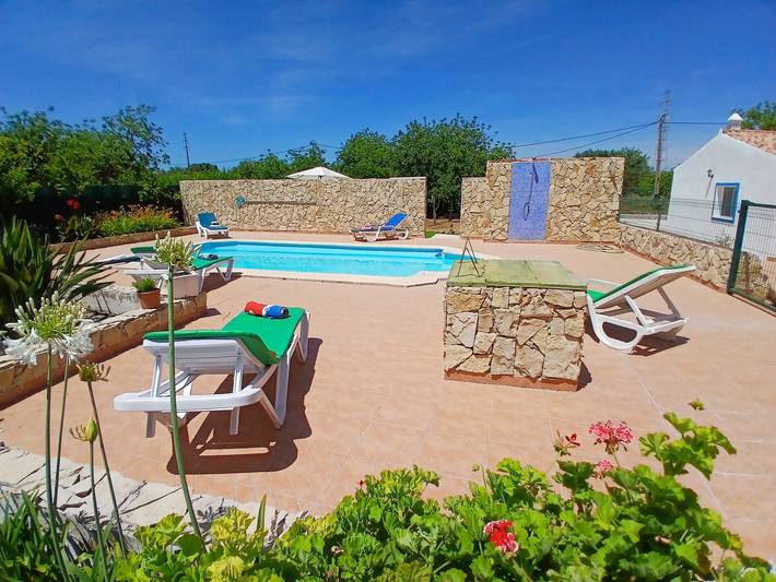 Ferienhaus für 4 Personen, mit Terrasse und Garten an der Algarve