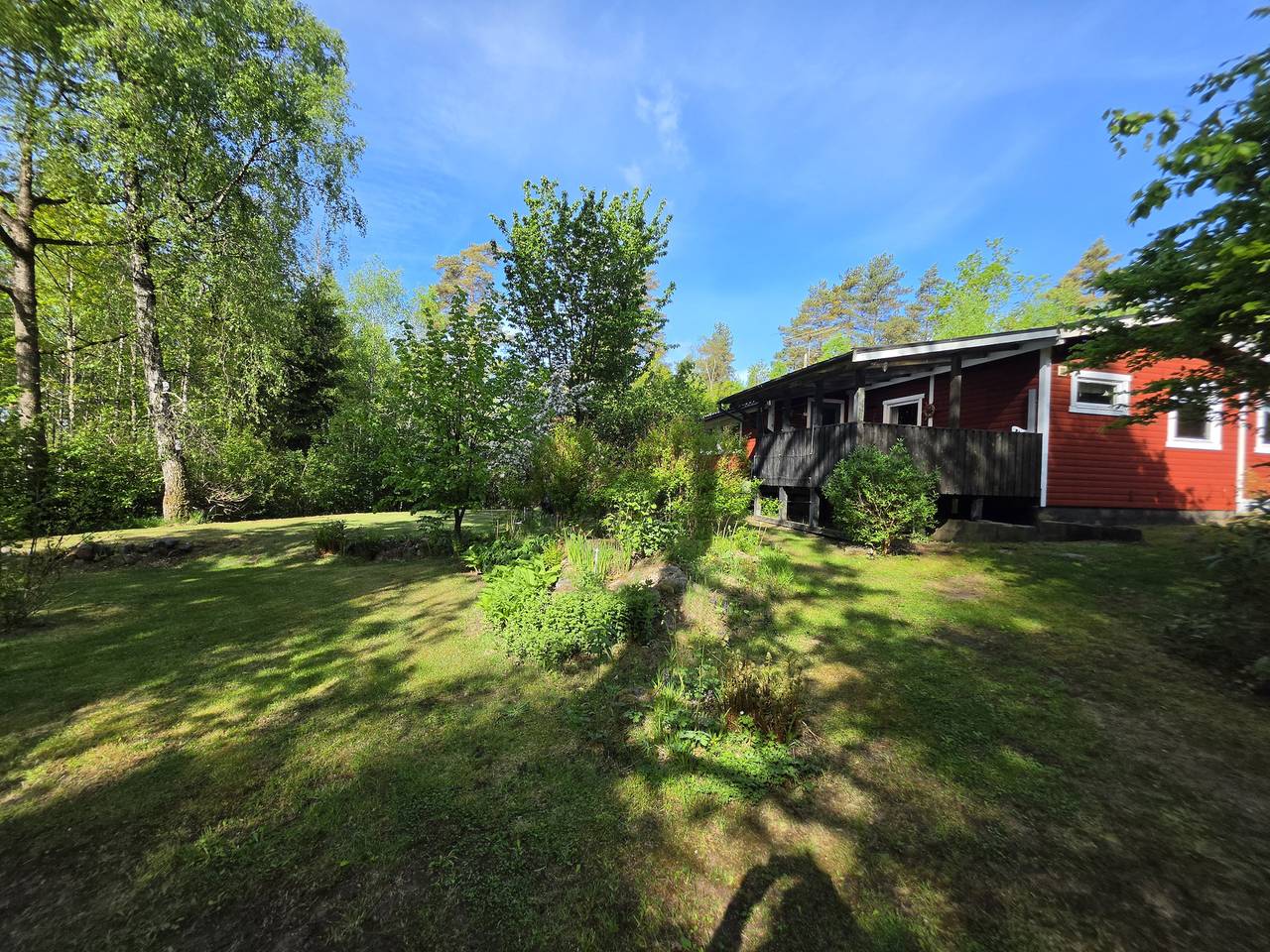 Hus för 4 Personer, med bastu samt terass och sjöutsikt och trädgård