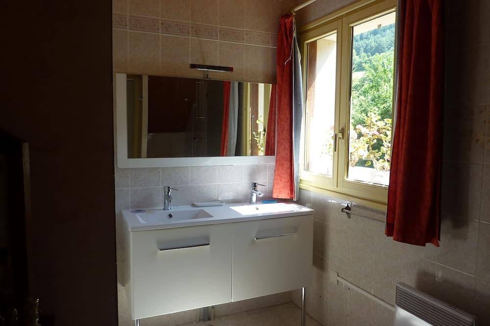 Gîte du Bruyant Hameau des Girauds in Saint-Nizier-du-Moucherotte, Parc naturel régional du Vercors