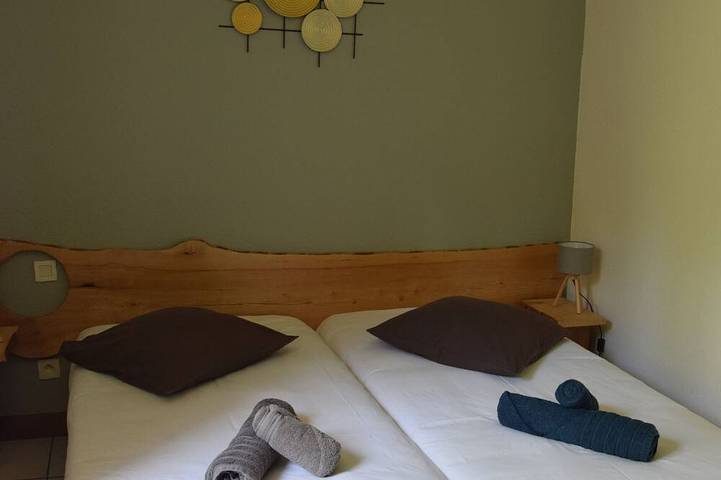 Gîte pour 8 personnes, avec jardin à Montperreux - 4