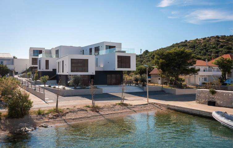 Ferienwohnung für 4 Personen, mit Terrasse und Garten auf Murter - 2