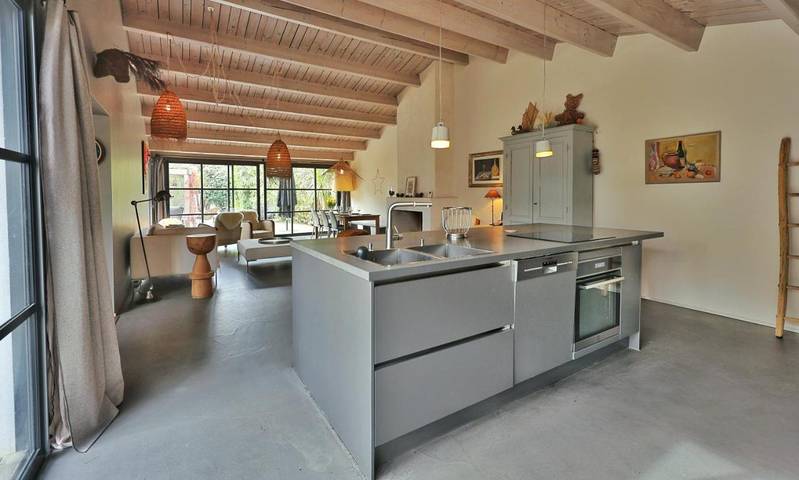 Location de vacances pour 9 personnes, avec terrasse et piscine dans Plage des Gollandieres (Le Bois-Plage-en-Re) - 3