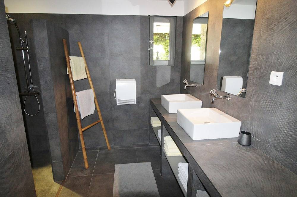 Le refuge - Une superbe gîte à Fontaine de Vaucluse près du Luberon. in Fontaine-de-Vaucluse, Vaucluse