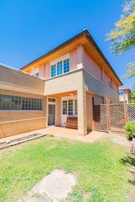 Location de vacances pour 9 personnes, avec jardin et vue à Aoiz