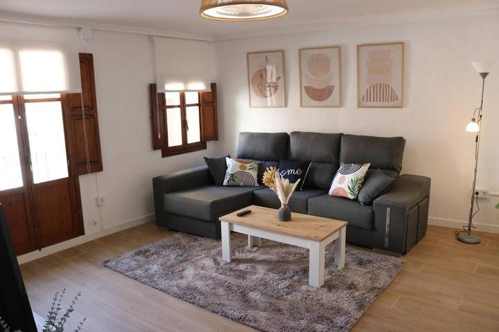 Gîte pour 8 personnes, avec jardin ainsi que terrasse et vue dans Onda