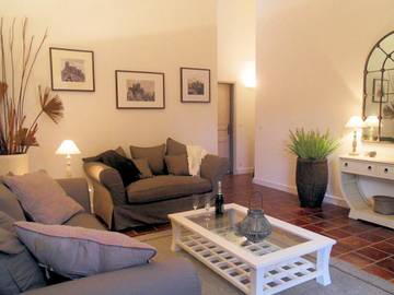 Gîte pour 6 personnes, avec jardin et terrasse à Marseillette