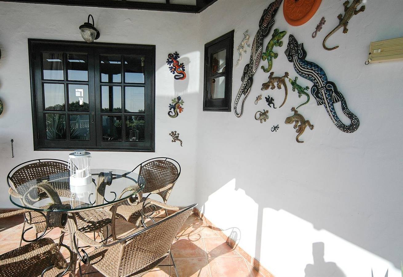 Villa Finca el Volcan with Sea View, Pool, Garden & Wi-Fi in Mácher, Tías