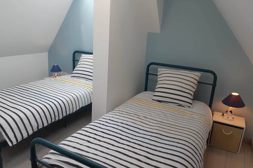 Entire apartment, \"Le Petit Marin\", 2 rooms, 4 pers, free secure parking with badge, 8 mn from the beach in Le Portel, Boulogne-sur-Mer region